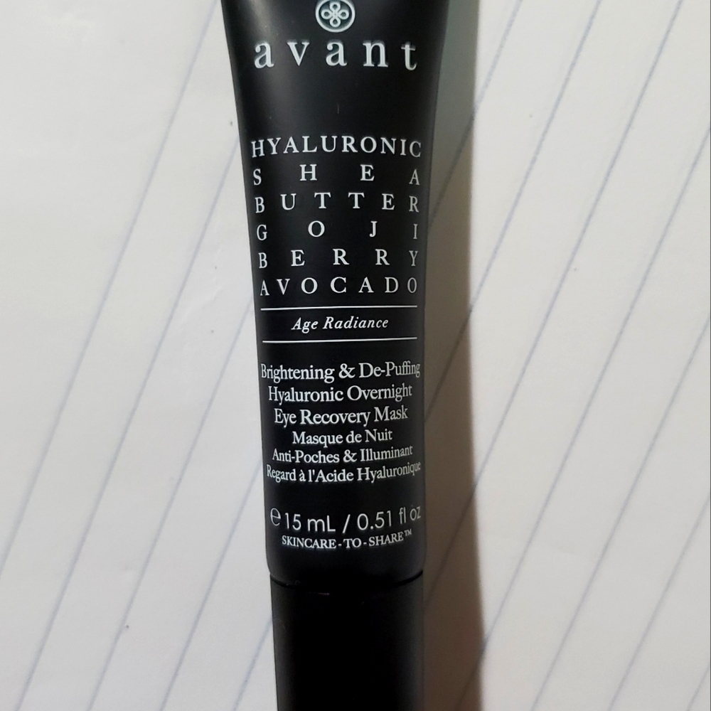 Avant's De-Puffing Eye Cream